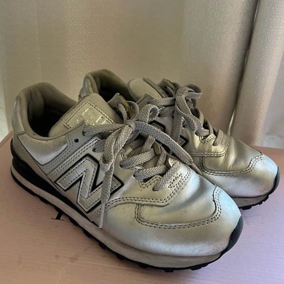 Silver New balance model 574 size 6.5 - Picture 6 of 8